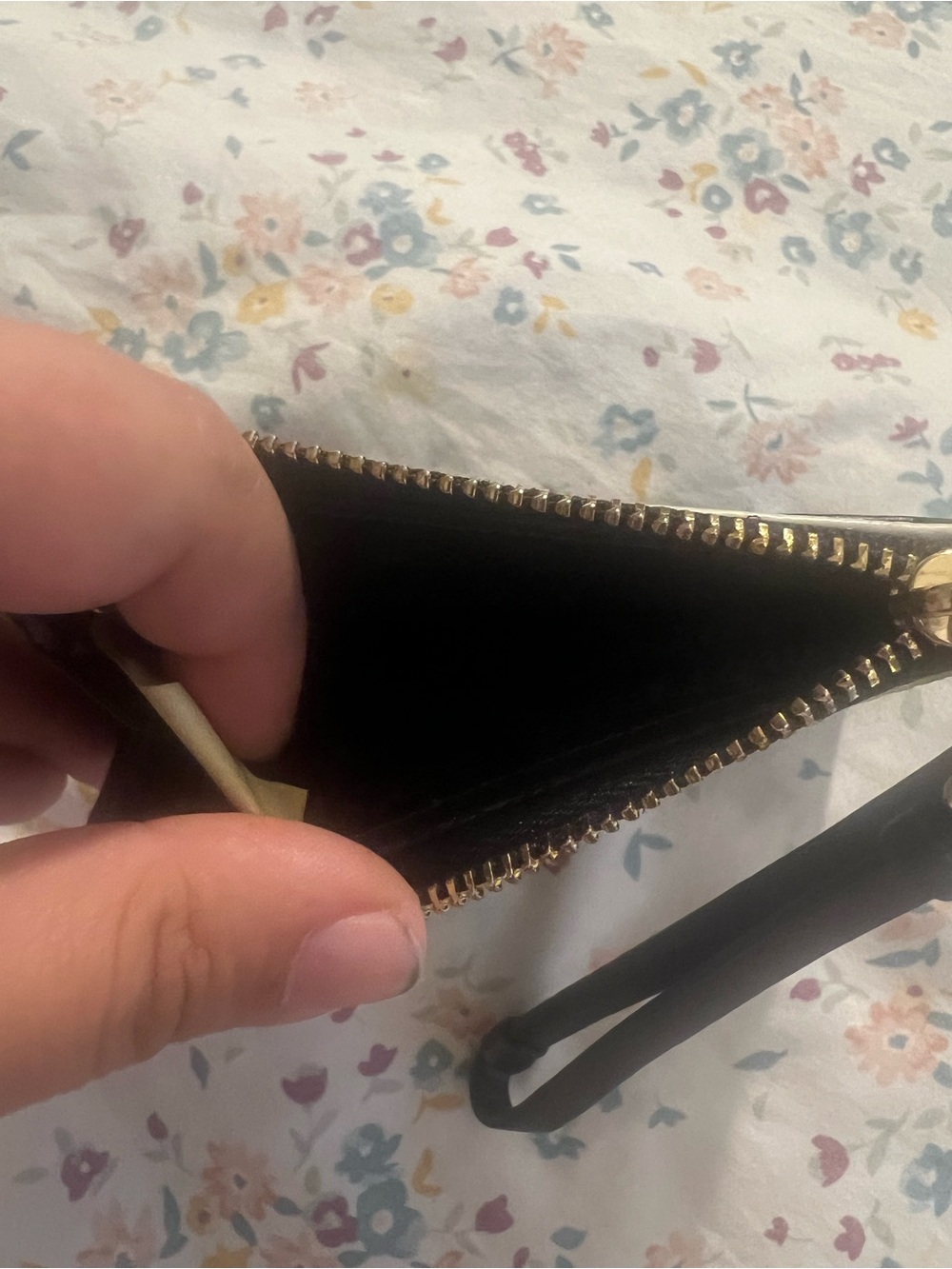 Kate Spade Black & White Striped Leather Card Case Wristlet Zip ID Wallet - Picture 3 of 3